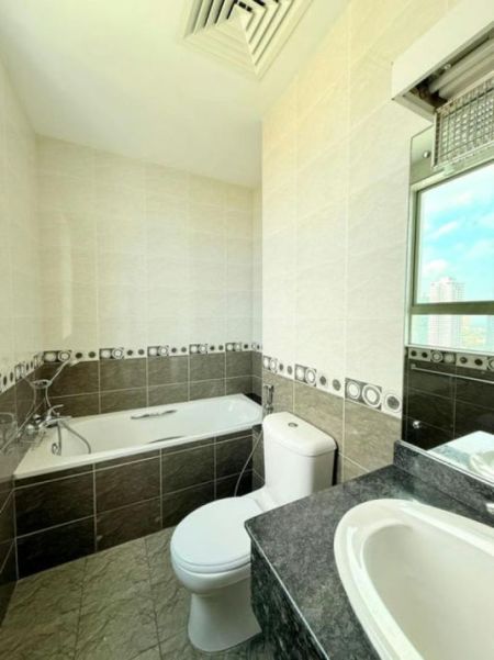 Bathroom - Iceland - 04 Bedroom Furnished Apartment for Rent in Colombo 03 (A5505)