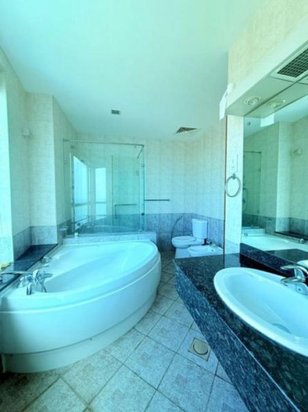 Bathroom - Iceland - 04 Bedroom Furnished Apartment for Rent in Colombo 03 (A5505)