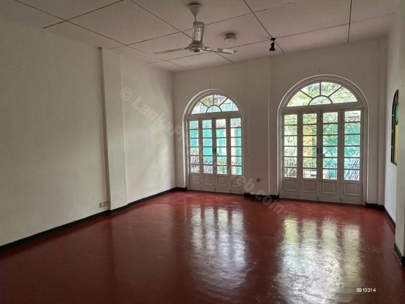 House for sale in Colombo 8