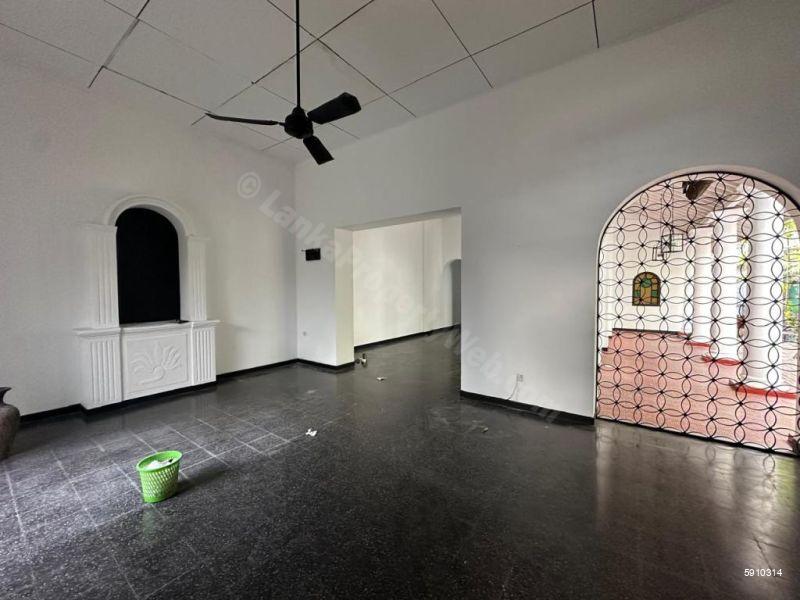 House for sale in Colombo 8