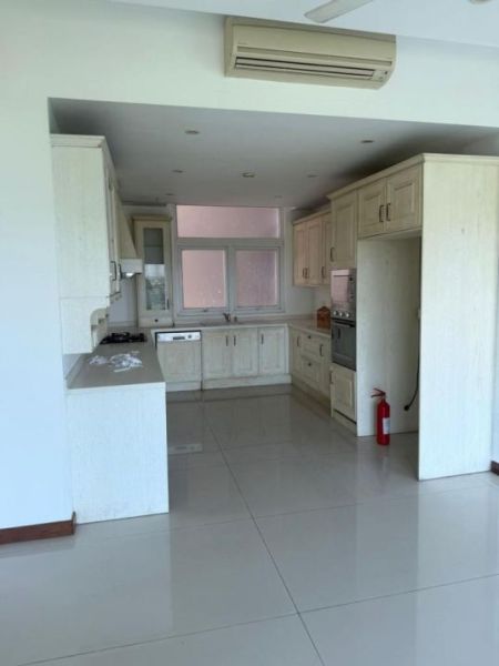 Kitchen - Combined unit at Sky gardens unfurnished for sale - Rajajgiriya 