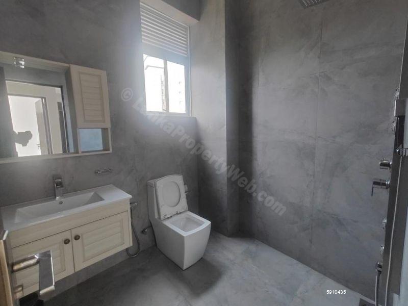 Bathroom - Apartment for rent in Colombo 7