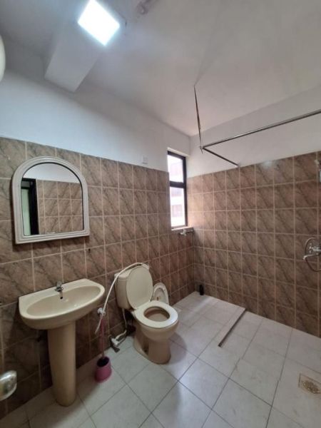 Bathroom - Fully Furnished 3 Bedrooms Apartment For Rent in Colombo 7 - EA931