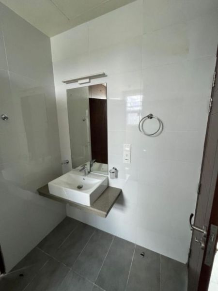 Bathroom -  The Castle - 03 Bedroom Unfurnished Apartment for Sale in Colombo 08 (A2481) 