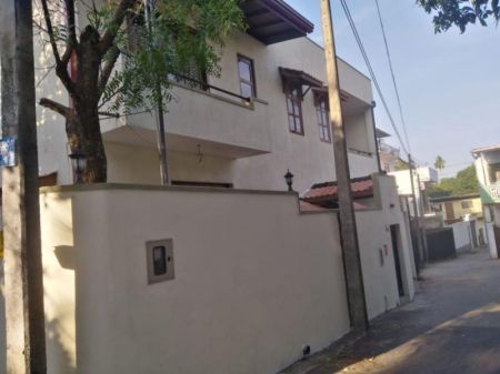 Exterior - 3 Bedroom Fully Furnished House for Rent - Battaramulla, Akuregoda | USD 1,250 Per Month (EM711)