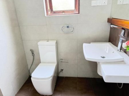 Bathroom - 4 Bedroom House for Sale in Bolgoda, Moratuwa | LKR 80,000,000 (EM143RN)