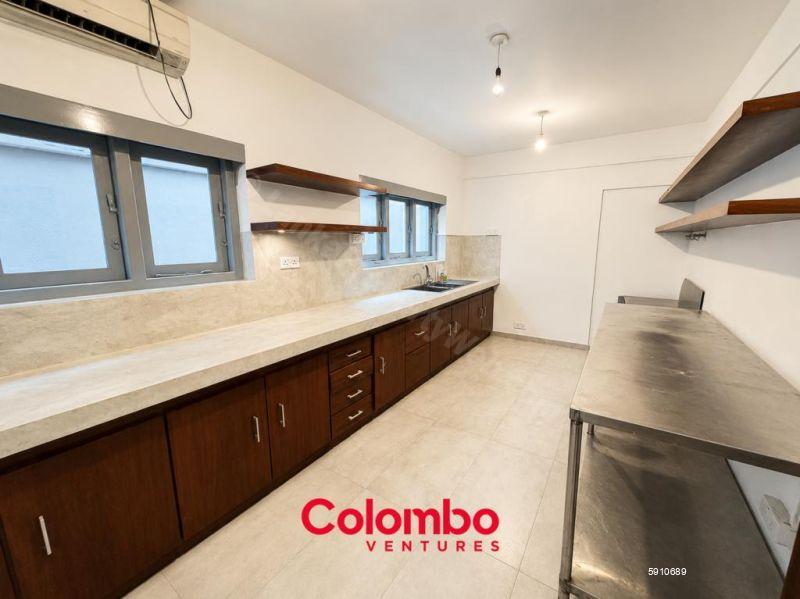 Kitchen - House for rent in Colombo 5