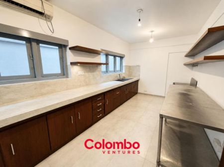 Kitchen - Colombo 5 House - 9 Room 8 Washroom Spacious House on 16p for SALE - Dr. Lester James Peiris Mawatha / Dickmans Road