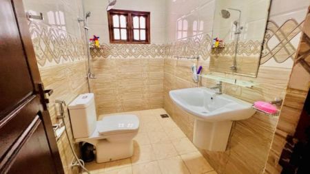 Bathroom - 16.5P Land & Furnished 6 Bed Rooms For Sale Near Negombo Town | Negombo