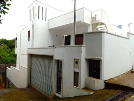 Exterior - Investment-Friendly 6 Bedroom House for Sale Near SLIIT – Malabe