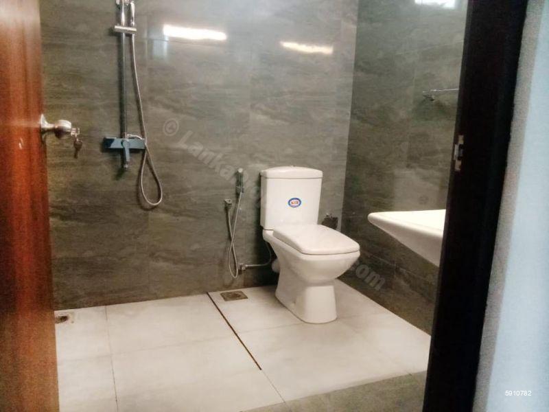 Bathroom - House for rent in Homagama
