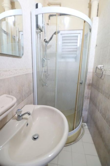 Bathroom - FOR SALE: Well-presented Colombo 5 Apartment