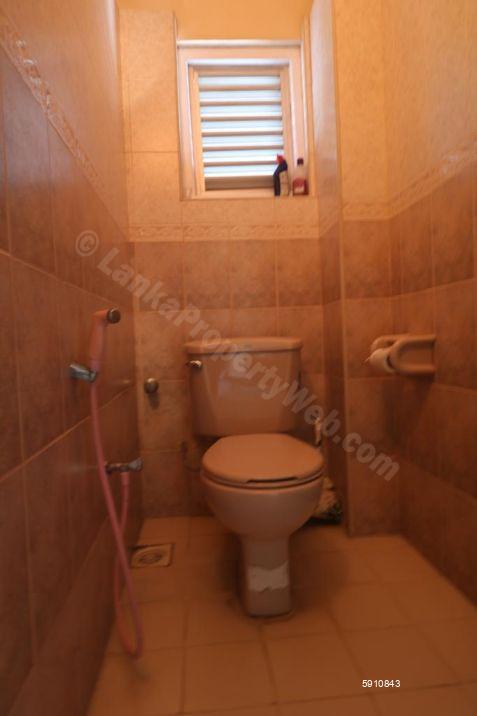 Bathroom - Apartment for sale in Colombo 5