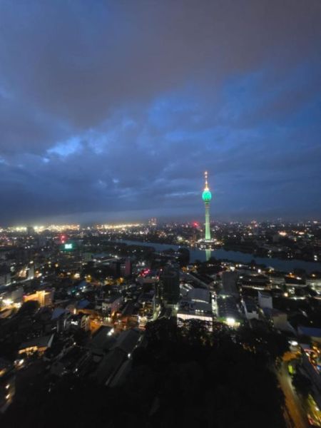 Exterior - FOR Rent | Colombo 2 | 3-Bedroom | Capital twin peaks