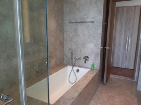 Bathroom - Shangri La - 04 Bedroom Unfurnished Apartment for Sale in Colombo 02 (A2484)