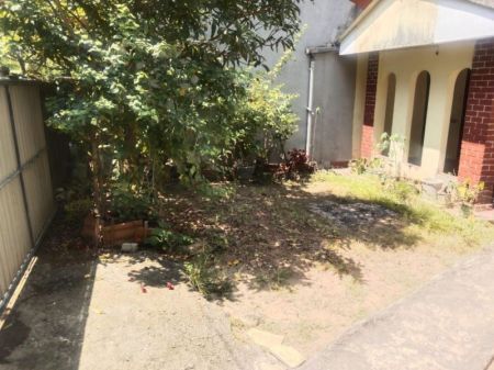 Exterior - Rajagiriya Maddinagoda Land with Old House 