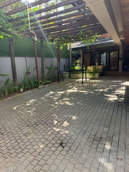Exterior - 9 Bedroom House Rent Dickmans road Colombo 5 - Accommodate 20 people 