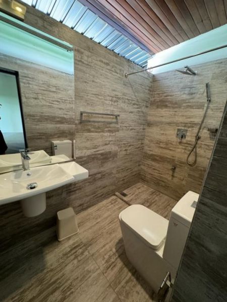 Bathroom - 9 Bedroom House Rent Dickmans road Colombo 5 - Accommodate 20 people 