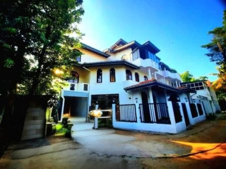 Exterior - 7 Bedroom Luxury House for Sale - Colombo 5 | LKR 90 Million (EM719)