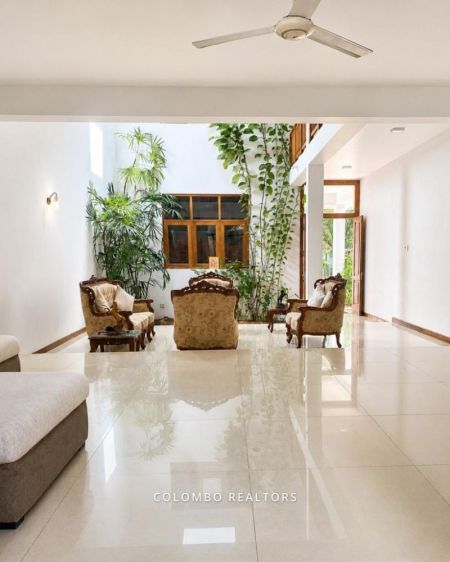 Living Room - 4 Room Waterfront 4,000sqft 22 Perch Modern House for SALE – Nawala 2nd Lane, Rajagiriya  (HS-421)
