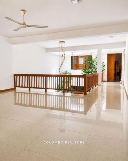 Living Room - 4 Room Waterfront 4,000sqft 22 Perch Modern House for SALE – Nawala 2nd Lane, Rajagiriya  (HS-421)