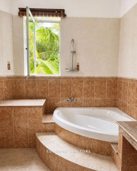 Bathroom - 4 Bedroom Waterfront Semi Furnished Modern House for RENT - Nawala, Rajagiriya   (HR-154)