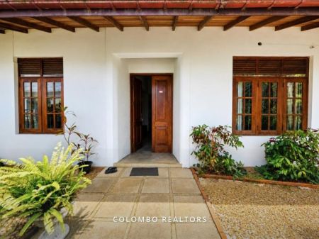 Exterior - Battaramulla House - 4 Room Cozy Single Storey House for SALE – Kaduwela Road, Koswatte, Battaramulla  (HS-445)