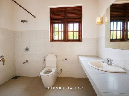 Bathroom - Battaramulla House - 4 Room Cozy Single Storey House for SALE – Kaduwela Road, Koswatte, Battaramulla  (HS-445)