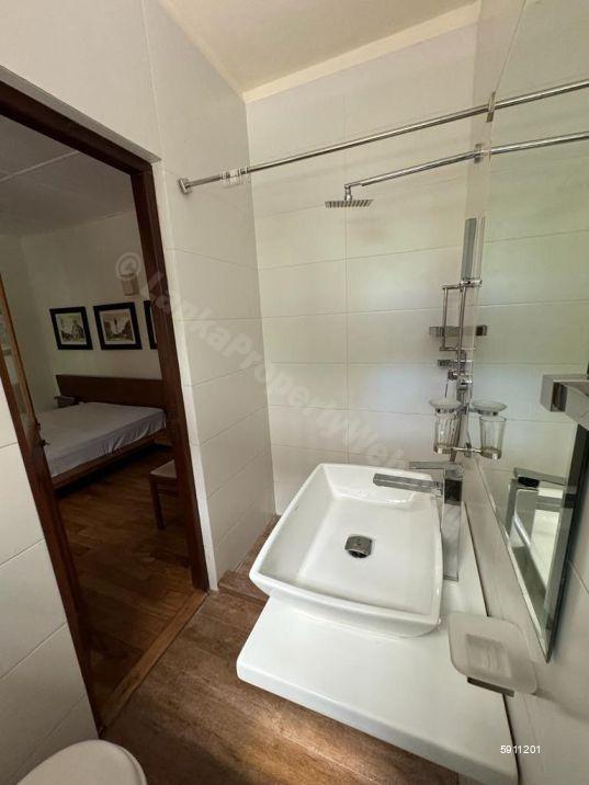 Bathroom - House for rent in Colombo 5