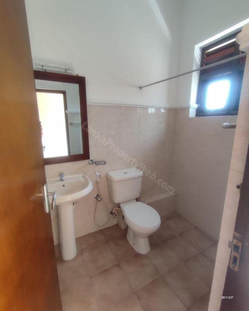 Bathroom - House for rent in Dehiwala