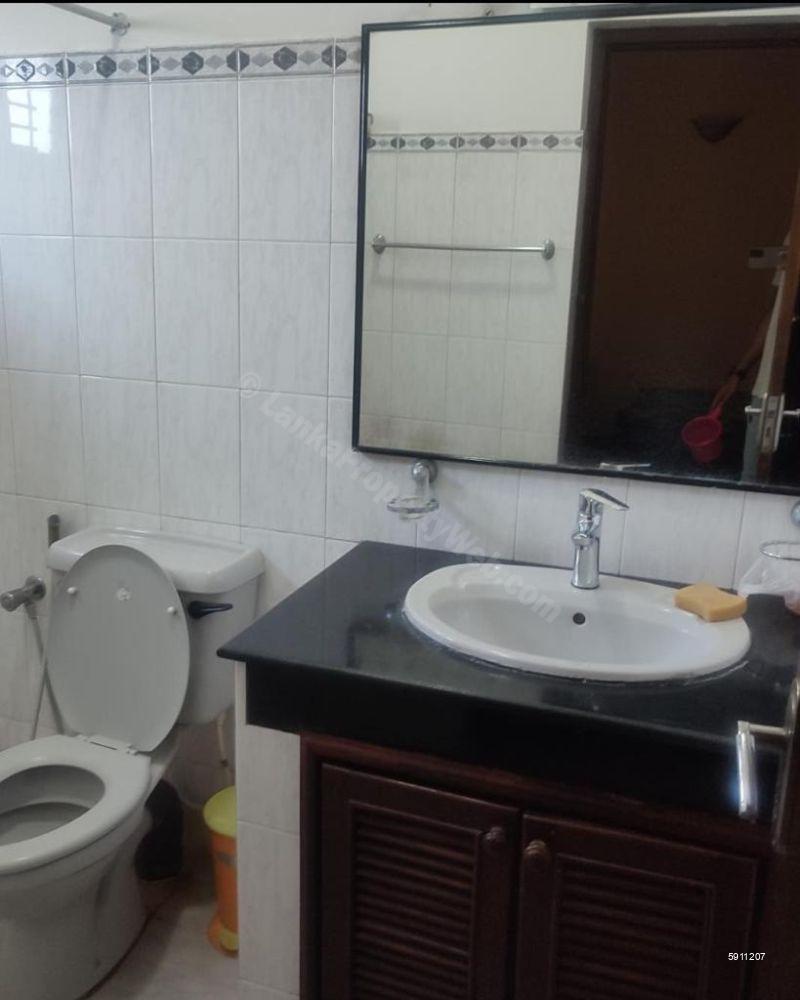 Bathroom - House for rent in Dehiwala