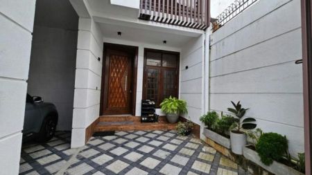 Exterior - 05 Bedroom Furnished 04 Storied House for Rent in Nawala (A6214)