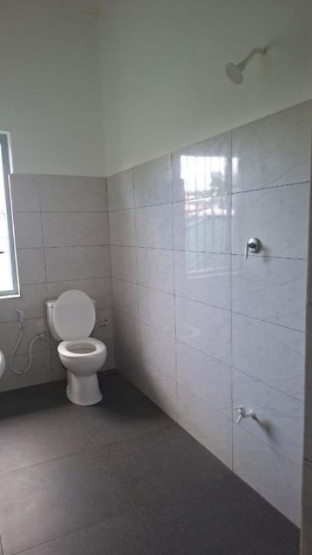 Bathroom - Spacious Two-Storey Villa for Rent – Colombo 05