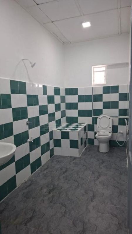 Bathroom - Spacious Two-Storey Villa for Rent – Colombo 05