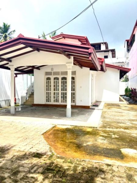 Exterior - Versatile Two-Unit House for Sale in Boralesgamuwa – Ideal for Living & Rental Income