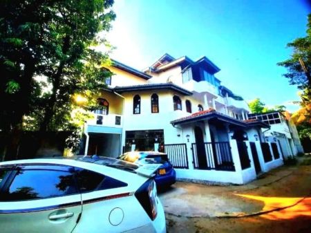 Exterior - Luxury 3-Storey House for Sale in Colombo 05 – Prime Residential Location