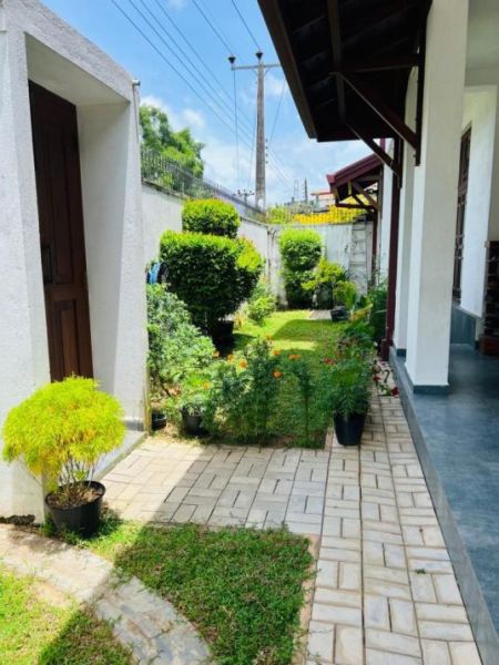 Exterior - Luxury 7 Bedroom 3-Storey House for Rent at Pannipitiya | LKR 600,000 (EM005MK)