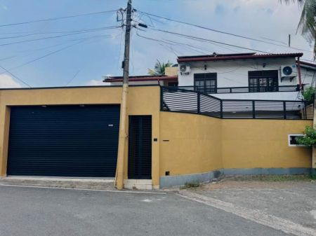 Exterior - Modern 5 Bedroom House for Rent at Malabe / LKR 265,000 per Month (Negotiable) (EM009AC)