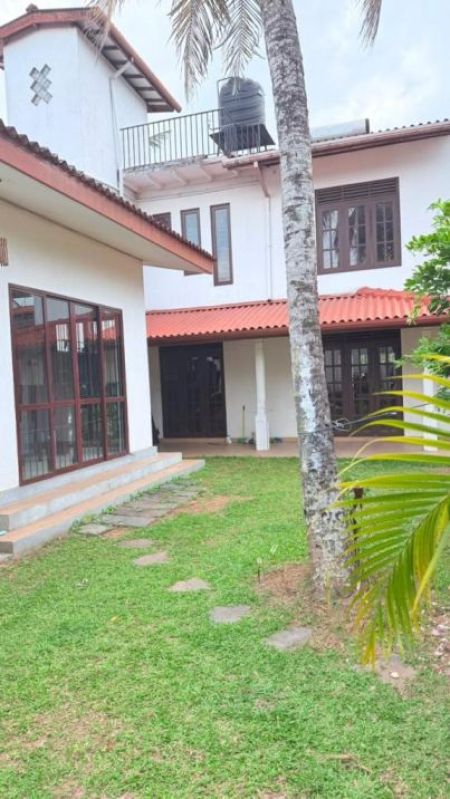 Exterior - Modern 5 Bedroom House for Rent at Malabe / LKR 265,000 per Month (Negotiable) (EM009AC)
