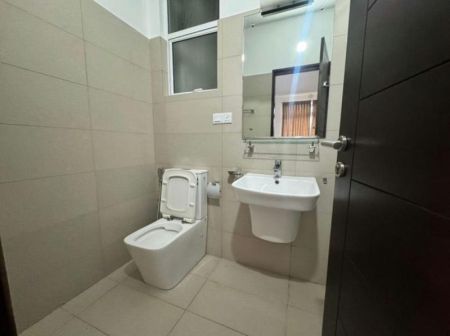Bathroom - Vishnu Res - 04 Bedroom Furnished Apartment for Sale in Colombo 04 (A5260)