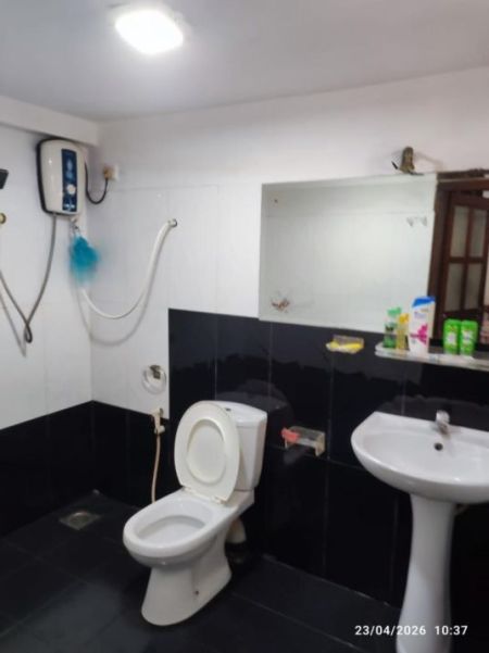 Bathroom - House and three-storey dormitory building for sale in Malabe (SSPH-319)