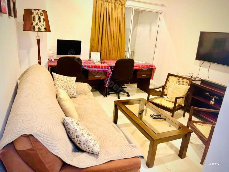 Living Room - House for rent in Thalawathugoda