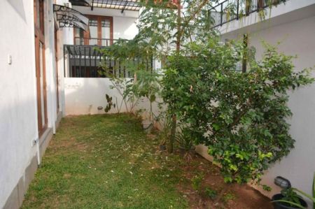 Exterior - 3 Storied 6 Bedrooms House Sale in Kotte - PDH171