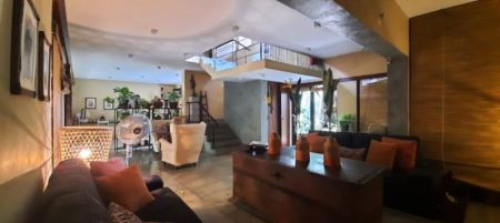 Living Room - 9 Bedroom House for Rent in Colombo 5, R4848