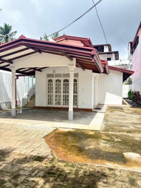 Exterior - 3 Bedroom Two Storied House for Sale - Boralesgamuwa | LKR 40 Million (EM728)