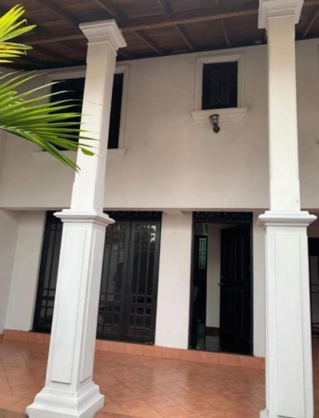 Exterior - 6 Bedroom House with Annex for Sale - Battaramulla, Akuregoda | LKR 65 Million (EM729)