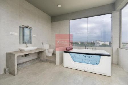 Bathroom - A Rare Penthouse Opportunity in the Heart of Rajagiriya