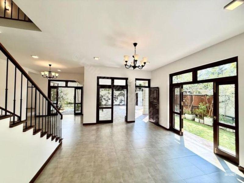 Living Room - House for sale in Battaramulla