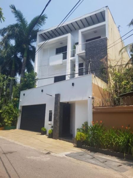 Exterior - Luxury 5 Bedrooms House for Sale in Colombo 5 - PDH185