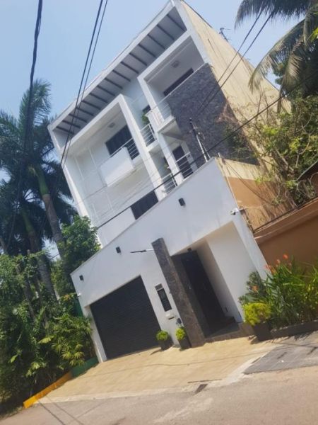 Exterior - Luxury 5 Bedrooms House for Sale in Colombo 5 - PDH185